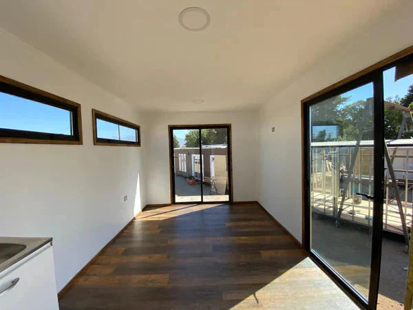 Modulhaus aus Walnussholz, 18 m² – Bild 2